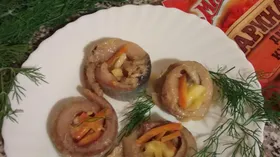 Рулетики из сельди в горчичном маринаде