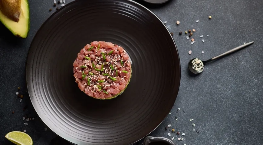 Тартар из тунца с авокадо