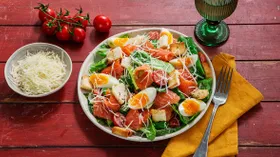 Цезарь с красной рыбой