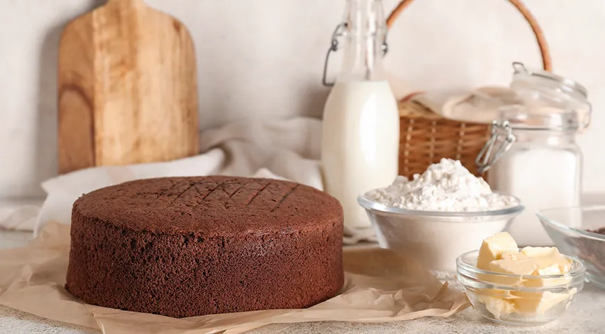 На полках американских и европейских магазинов есть продукт cake flour (кондитерская пшеничная мука, с небольшим содержанием белка — идеальна для бисквитов)