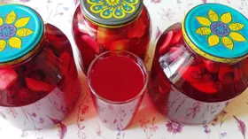 Компот из черной смородины и яблок на зиму