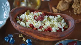 Дакос (критский салат с томатами)
