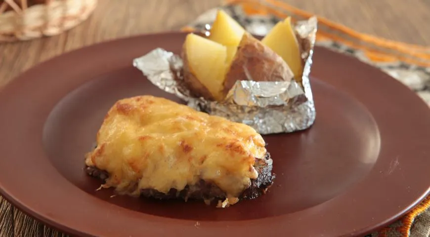 Мясо по-французски в духовке