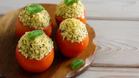 Запеченные с рисом помидоры