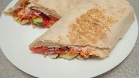 Шаурма с куриным филе и овощами