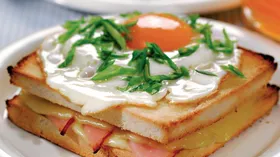 Рецепты с яйцом куриным, ветчиной и хлебобулочными изделиями