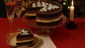 Праздничный шоколадный торт