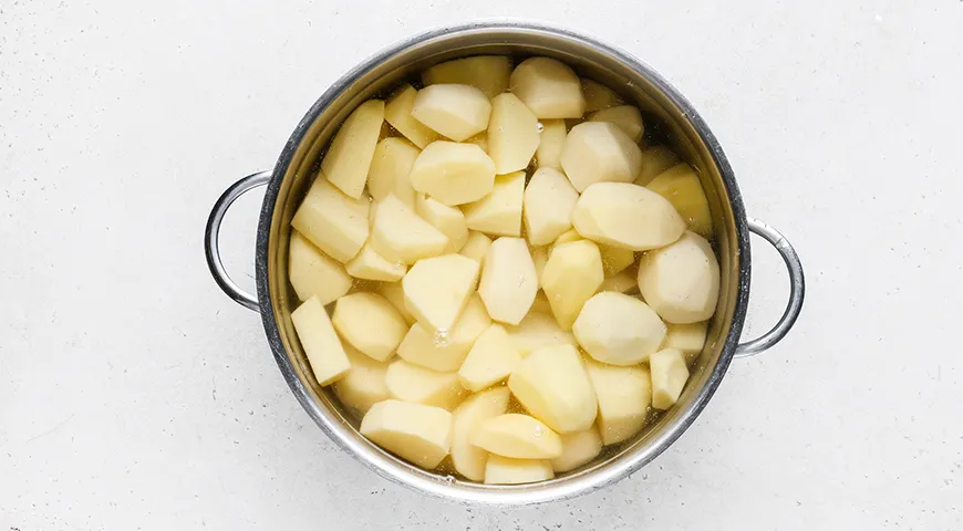 Бефстроганов из говядины с солеными огурцами и сметаной