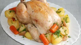 Курица с морковью и картофелем, запеченная в «рукаве»
