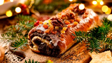 Маковый рулет с глазурью