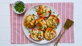 Перцы, фаршированные киноа, кукурузой и фасолью