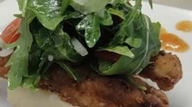 Филе морского языка с картофельным пюре и зеленым салатом