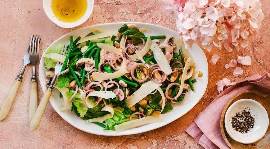 Салат с фасолью и грибами