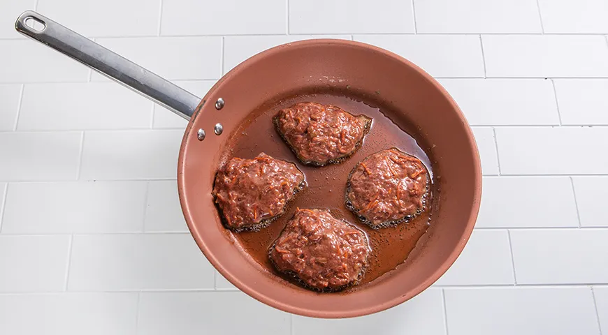 Печеночные оладьи с морковью и луком