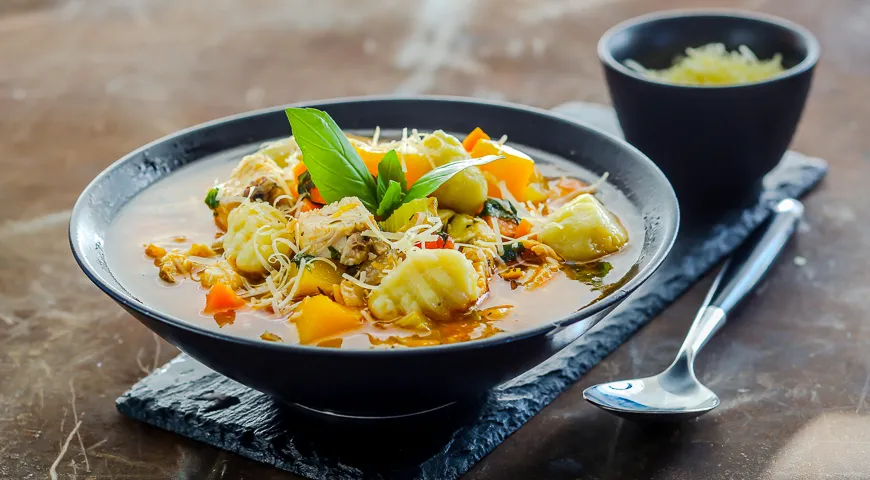 Рецепт супа с курицей, овощами и ньокки 