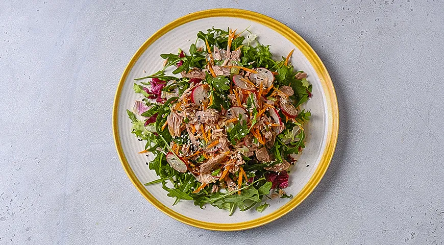 Азиатский салат из тунца