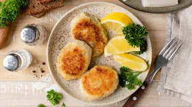 Рыбные котлеты с картофелем