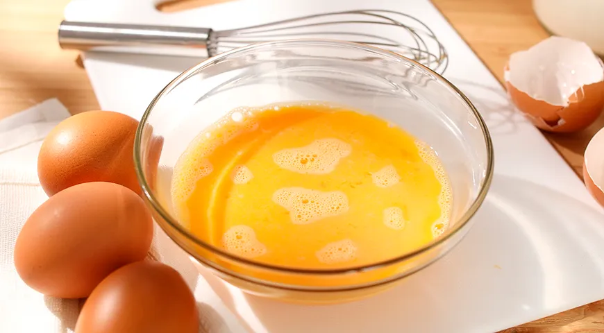 Жидкий яичный меланж — самый распространенный вид продукта, готовый к применению