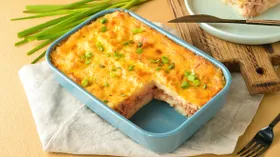 Картофельная запеканка с фаршем и луком-пореем в духовке