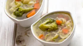 Уютный суп с брокколи и ракушками