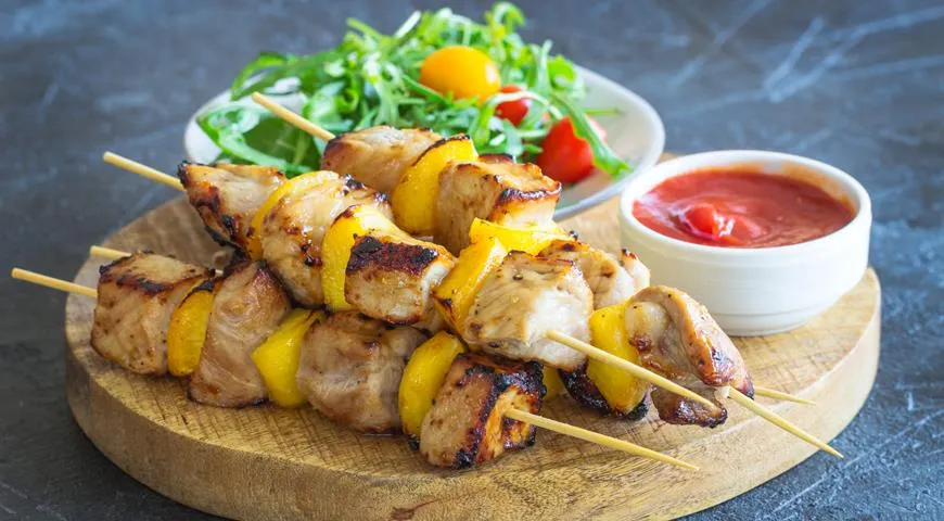 Шашлыки из свинины   с персиками в соусе терияки