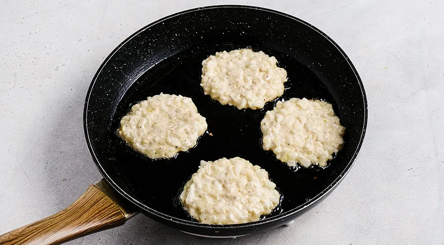 Луковые оладьи