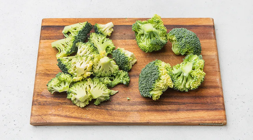 Брокколи в сметанно-чесночном соусе