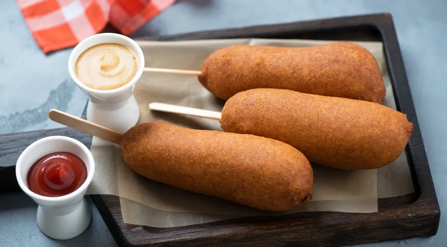 Корн-доги с сосиской и сыром