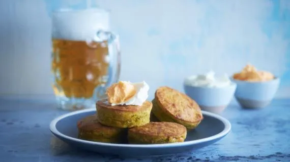 Маффины с горошком и копченой рыбой, под пиво