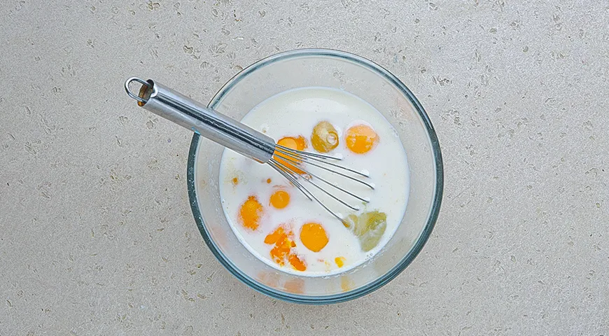 Блинная улитка с ветчиной и грибами