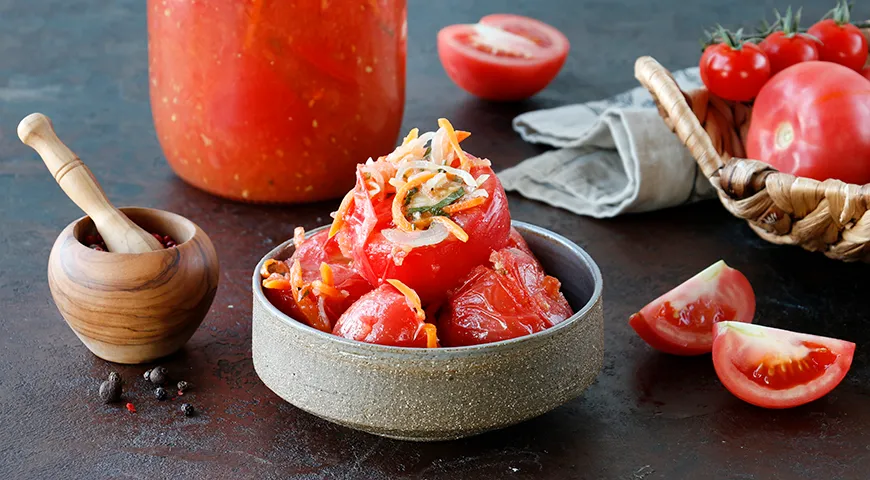 Фаршированные помидоры в томатном соке