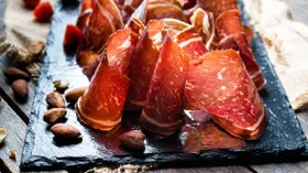 Вяленое мясо: какие виды мяса можно вялить и как приготовить вяленое мясо дома — рассказывает шеф-мясник