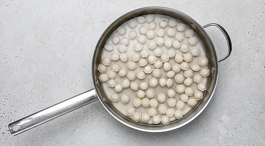 Салат с мини-пельменями и итальянской заправкой