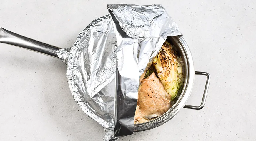 Курица с рисом и капустой в духовке