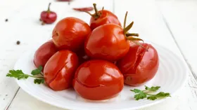 Что нужно добавить в солёные помидоры, чтобы удивить даже искушённых