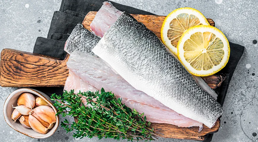 Свежий сибас обладает легким йодистым ароматом с чуть сладковатым оттенком, напоминающим морской бриз