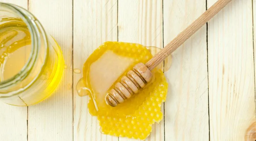 Жимолостный мёд
