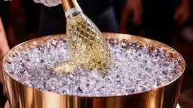 8 самых дорогих шампанских в мире: легендарные бутылки за баснословные суммы