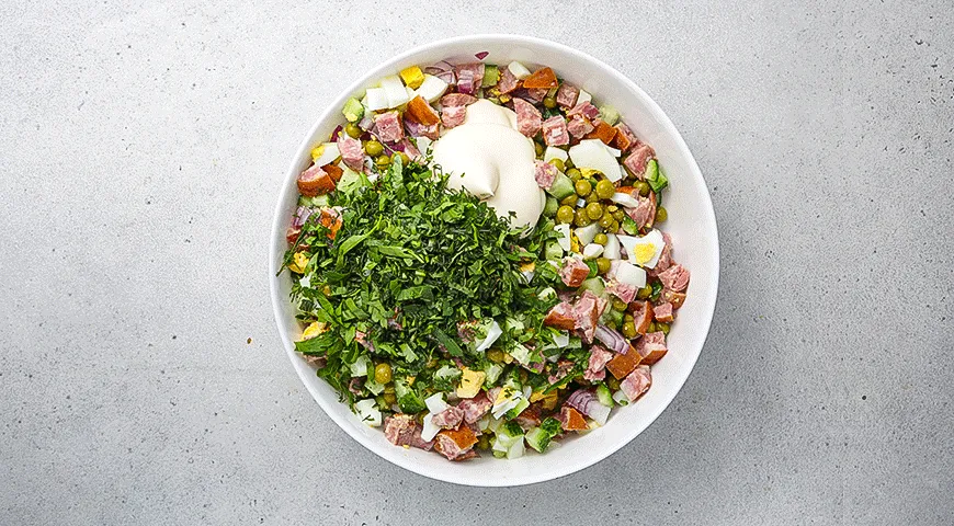 Салат с краковской колбасой