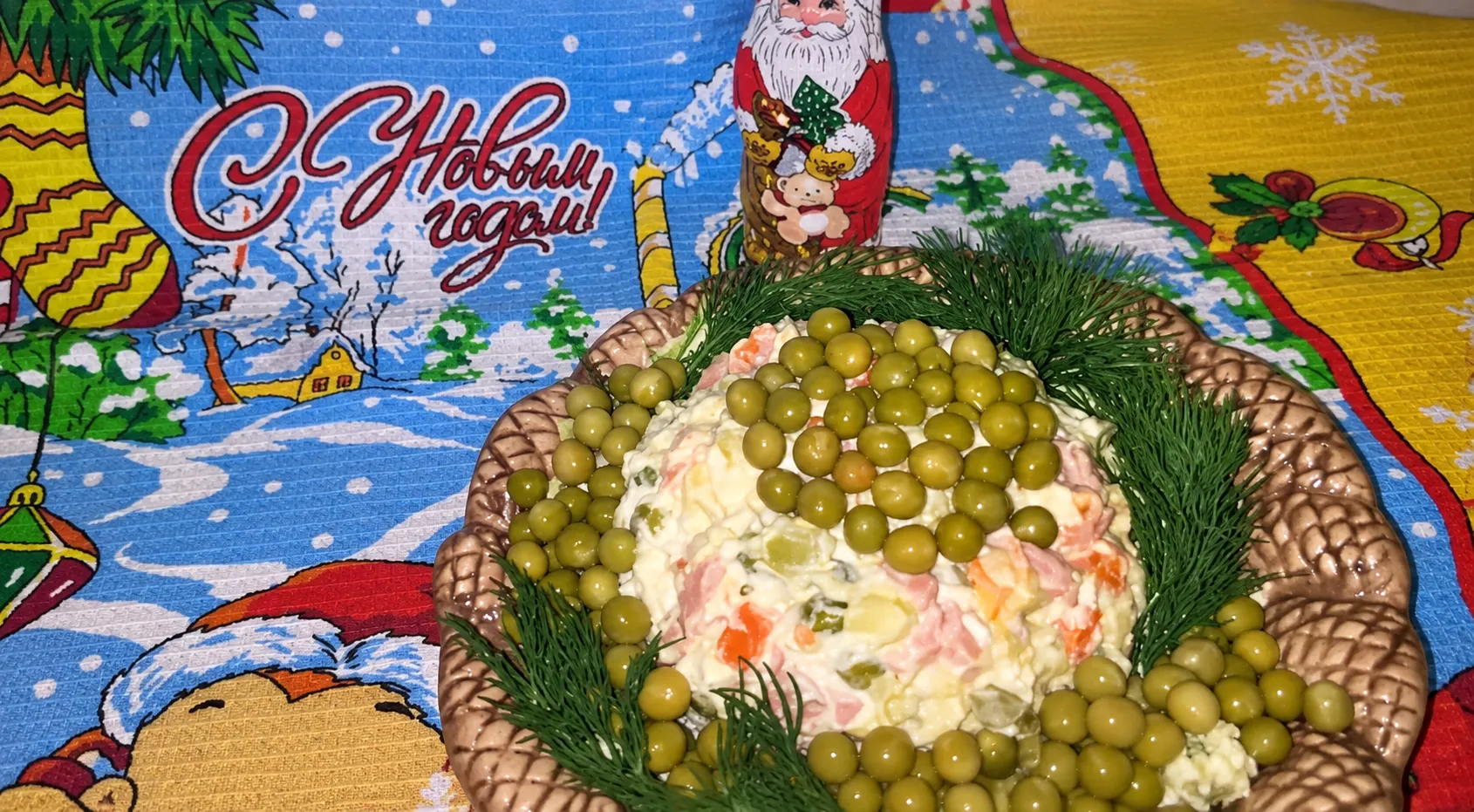 Салат Оливье с солеными огурцами