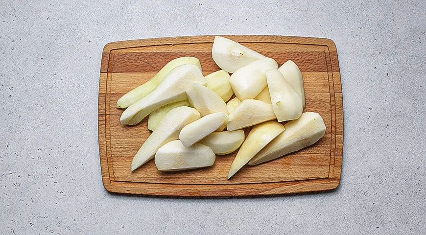 Шоколадная шарлотка с грушами