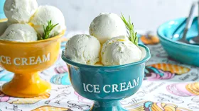 Мороженое с козьим сыром и розмарином