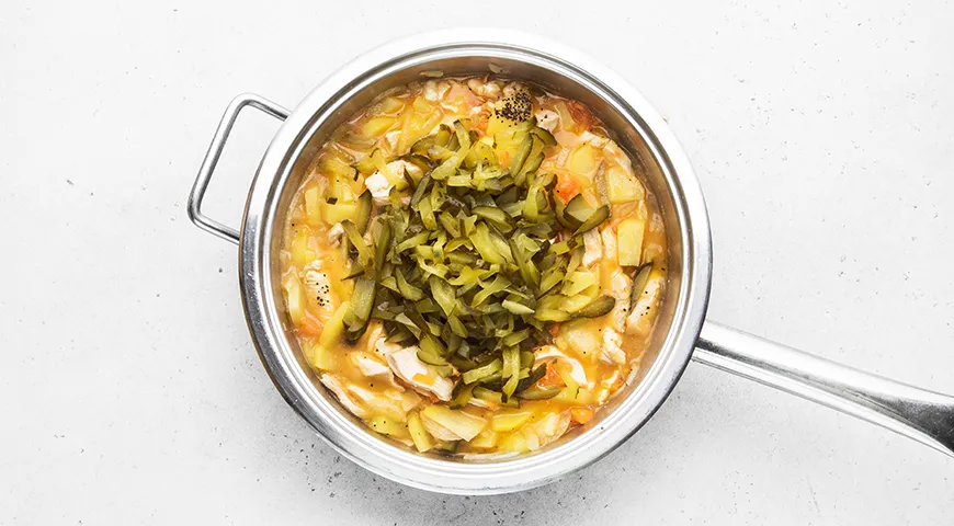 Азу из курицы с солеными огурцами