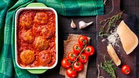 Куриные биточки в духовке