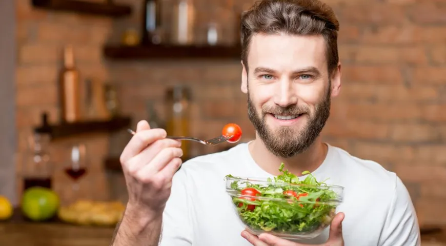 Исследования показывают, что употребление листовой зелени повышает уровень тестостерона у мужчин