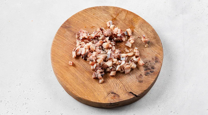 Селедка под шубой с зеленым горошком