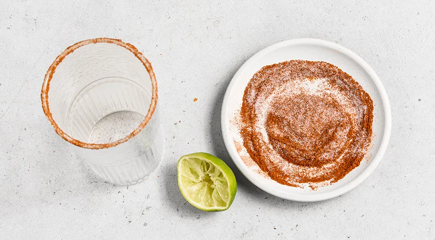 Пивной коктейль с томатным соком Мичелада