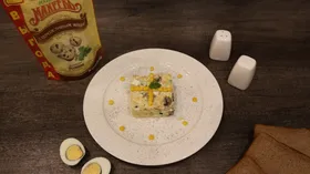 Салат с курицей и овощами 