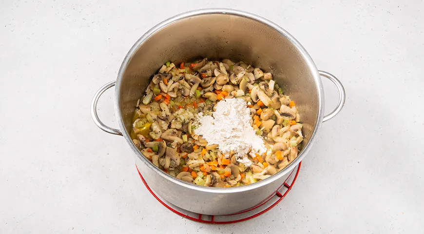 Куриный суп с шампиньонами и картофелем