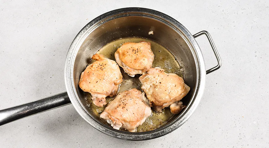 Курица с рисом и капустой в духовке